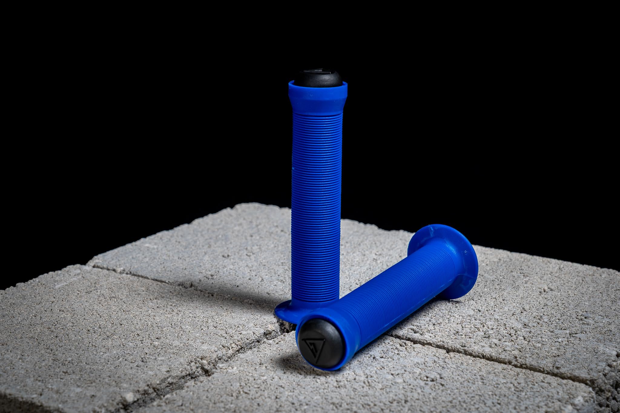 Amazon.com : Black Ops Circle Bicycle Grips – Classic Ribbed BMX